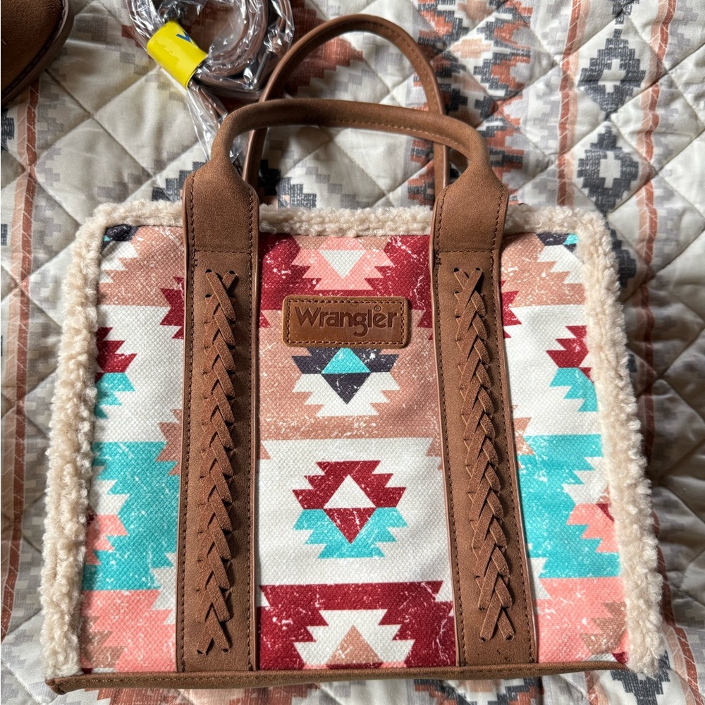 Wrangler Women's Aztec Pattern Tote Bag